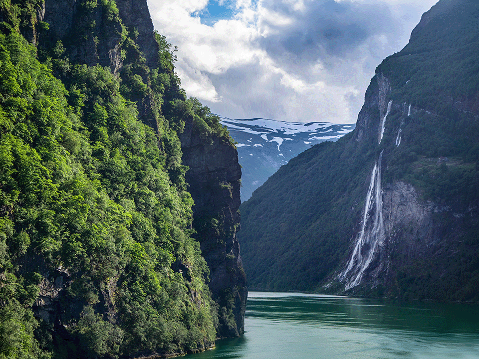 Fjell og fossefall